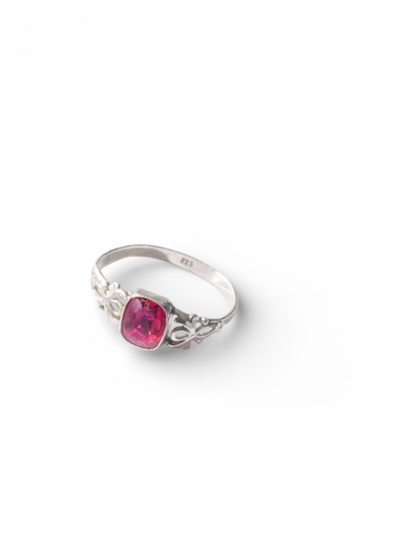 Vintage sølvring 925 med rød stein – elegant design